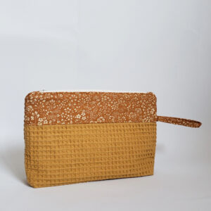 Trousse trapèze floral1 ocre