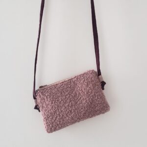 Sac pochette bandoulière bouclette rose