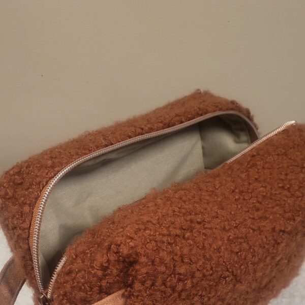 Trousse rectangle bouclette noisette – Image 2